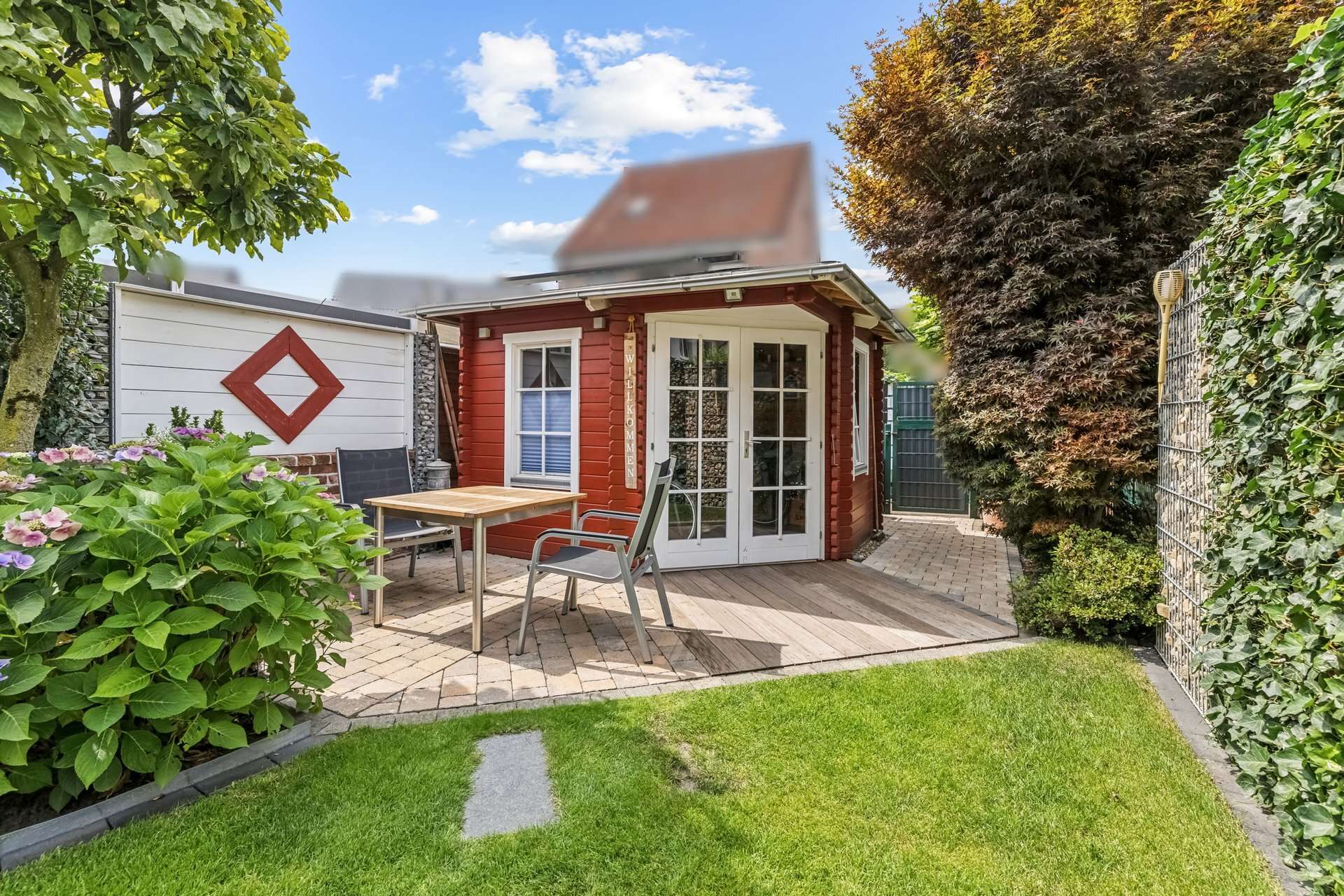 Wohlfühl-Oase mit Gartenidylle: Reihenhaus mit Solaranlage, Garage & viel Platz unterm Dach in Recklinghausen – Ansicht 2
