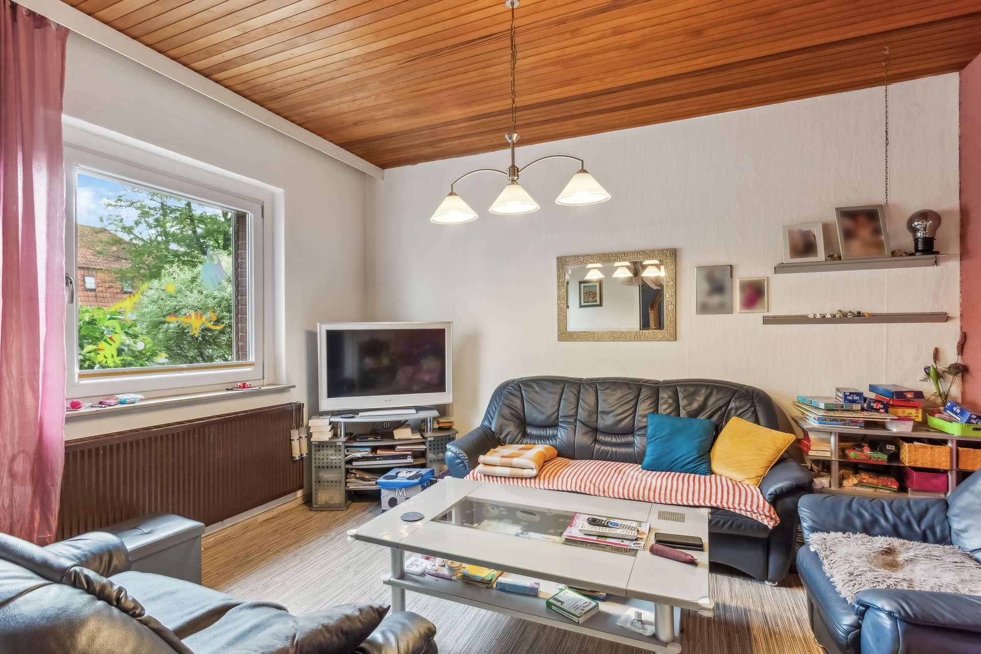 Modernisiertes Reihenmittelhaus mit Garten und zwei Garagen – auf städtischem Erbpachtgrundstück in Recklinghausen – Ansicht 5