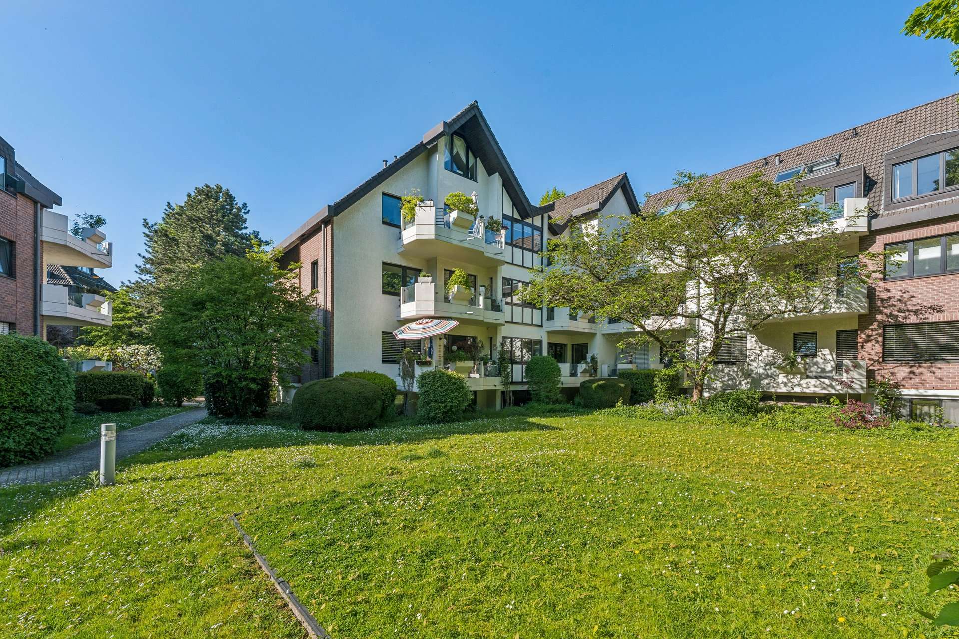 Wohnen am Ostpark – grün, ruhig, stadtnah -charmante Wohnung mit zwei Balkonen und Tiefgarage in Düsseldorf – Ansicht 5