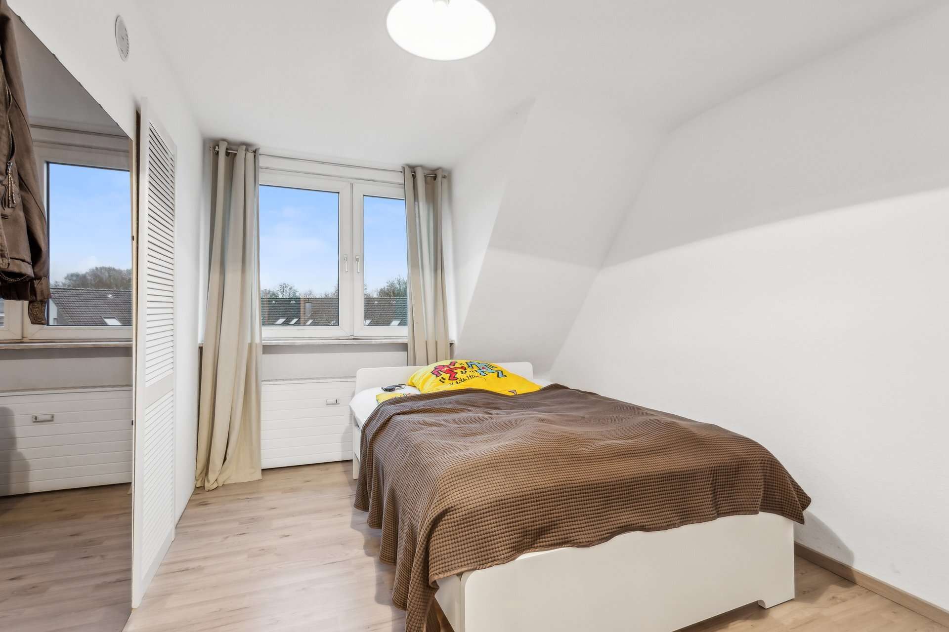 Attraktive Dachgeschosswohnung: Modernisiert, vermietet und mit Garage in guter Lage in Castrop-Rauxel – Ansicht 3