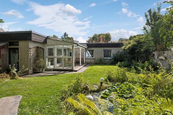 Großzügiger Bungalow mit traumhaftem Garten und lichtdurchflutetem Wohnbereich