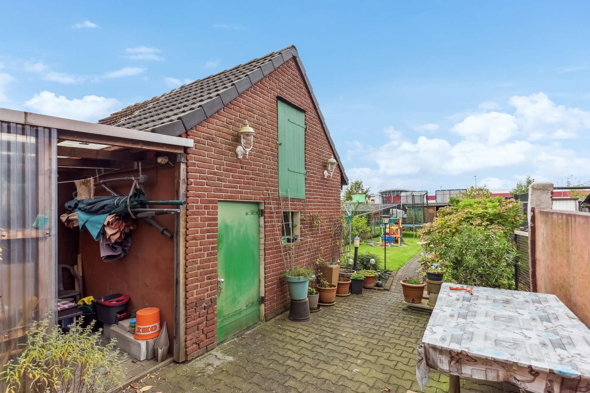 Modernisiertes Reihenmittelhaus mit Garten und zwei Garagen – auf städtischem Erbpachtgrundstück in Recklinghausen – Ansicht 17