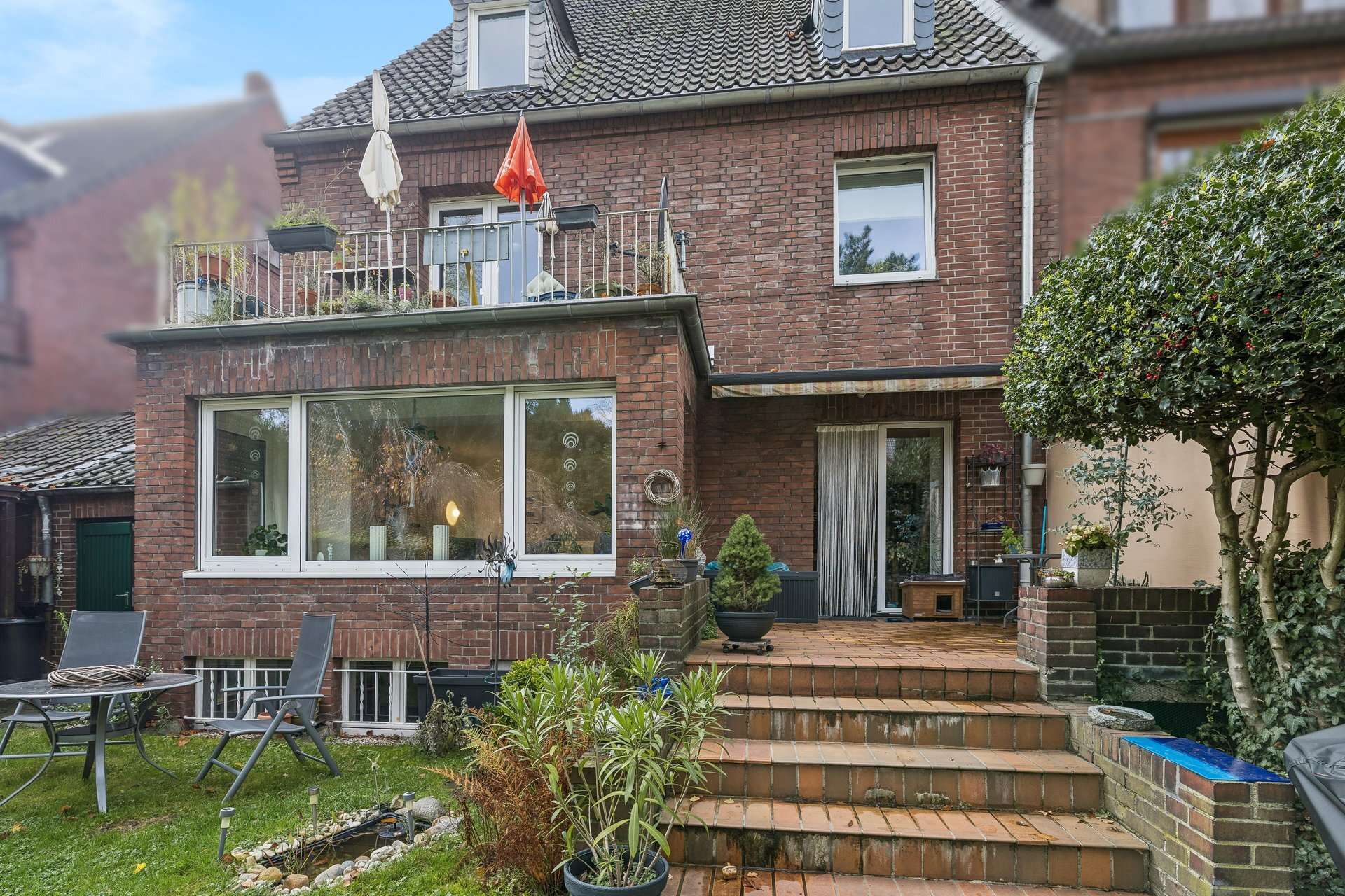 Zeitloses Dreifamilienhaus mit gepflegter Substanz und geschütztem Garten hinter dem Haus in Gelsenkirchen – Ansicht 6