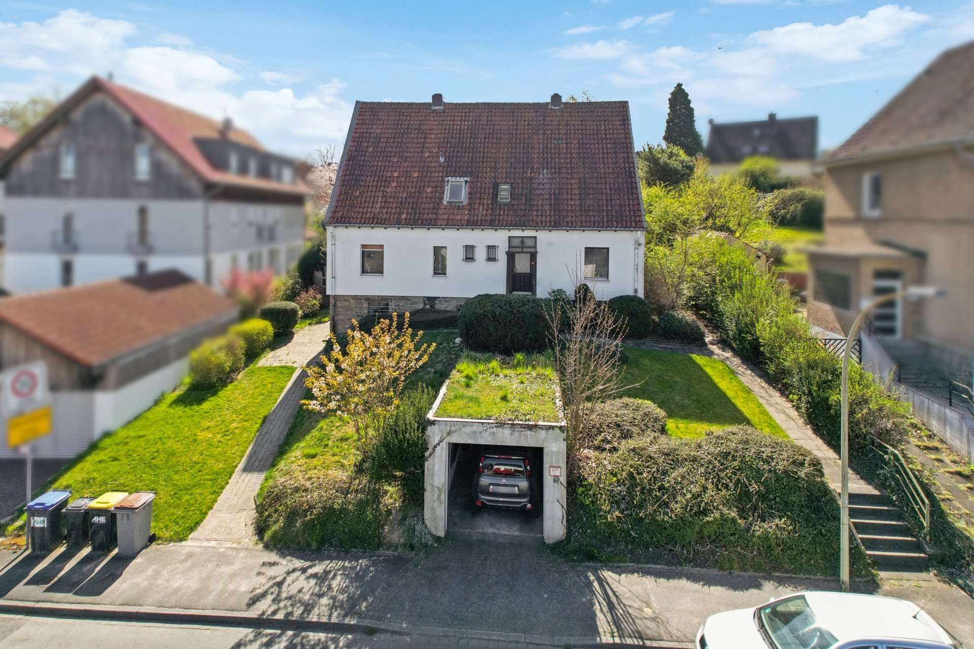 Charmantes Haus in hervorragender Lage mit Gartenidylle und zwei vermieteten Einheiten im DG in Witten – Ansicht 2