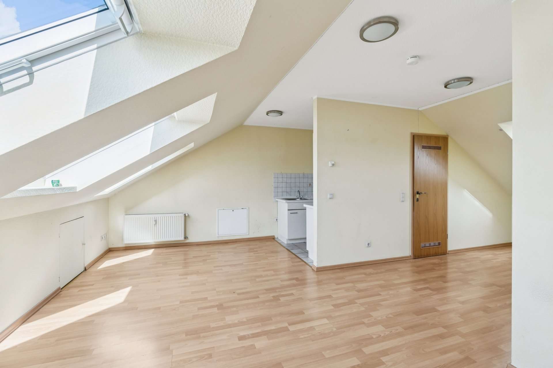 Mehrfamilienhaus mit 7 Wohneinheiten, Entwicklungspotenzial und attraktivem Mietsteigerungsspielraum in Gladbeck – Ansicht 2