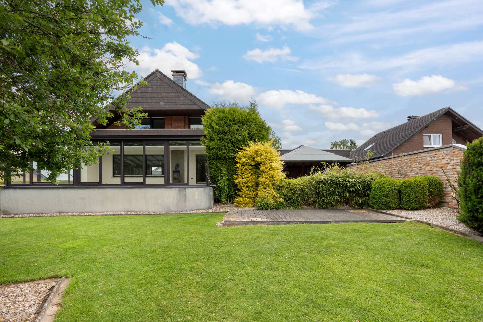 Hochwertiges Einfamilienhaus mit Pool, Sauna, weitläufigem Garten, Terrassenflächen und Doppelgarage in Rüthen – Ansicht 4