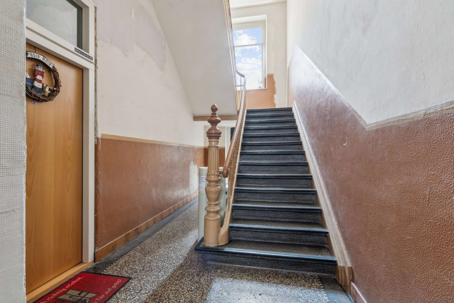 Charakterstarke Altbauwohnung mit modernisiertem Bad und großzügigem Raumgefühl in Bochum – Ansicht 4