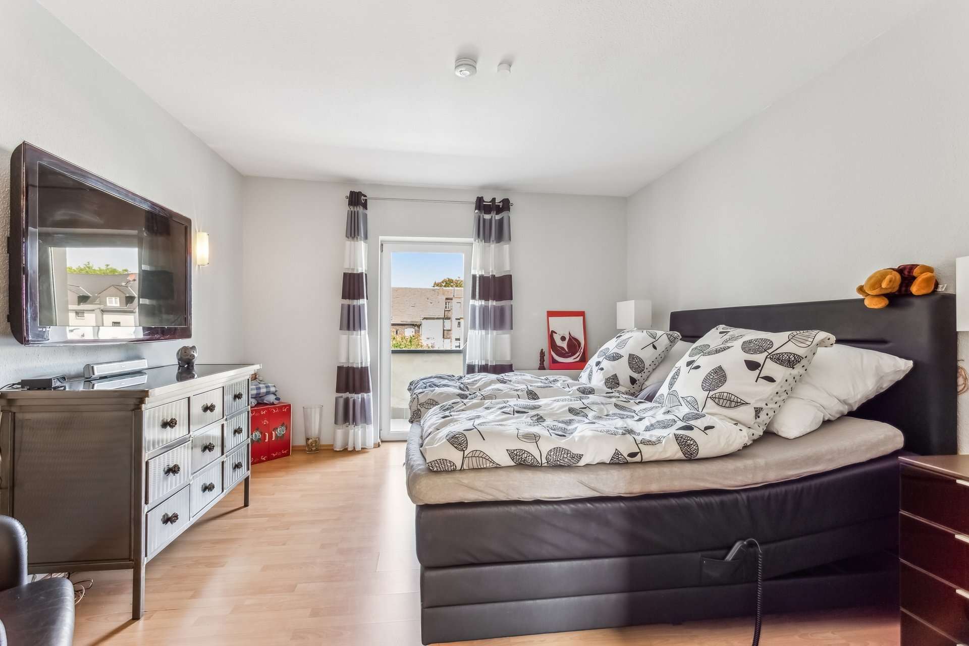 Mehr Raum als gedacht: Reiheneckhaus mit offenem Wohnen, Wintergarten, Garten und Pool in Bochum – Ansicht 19