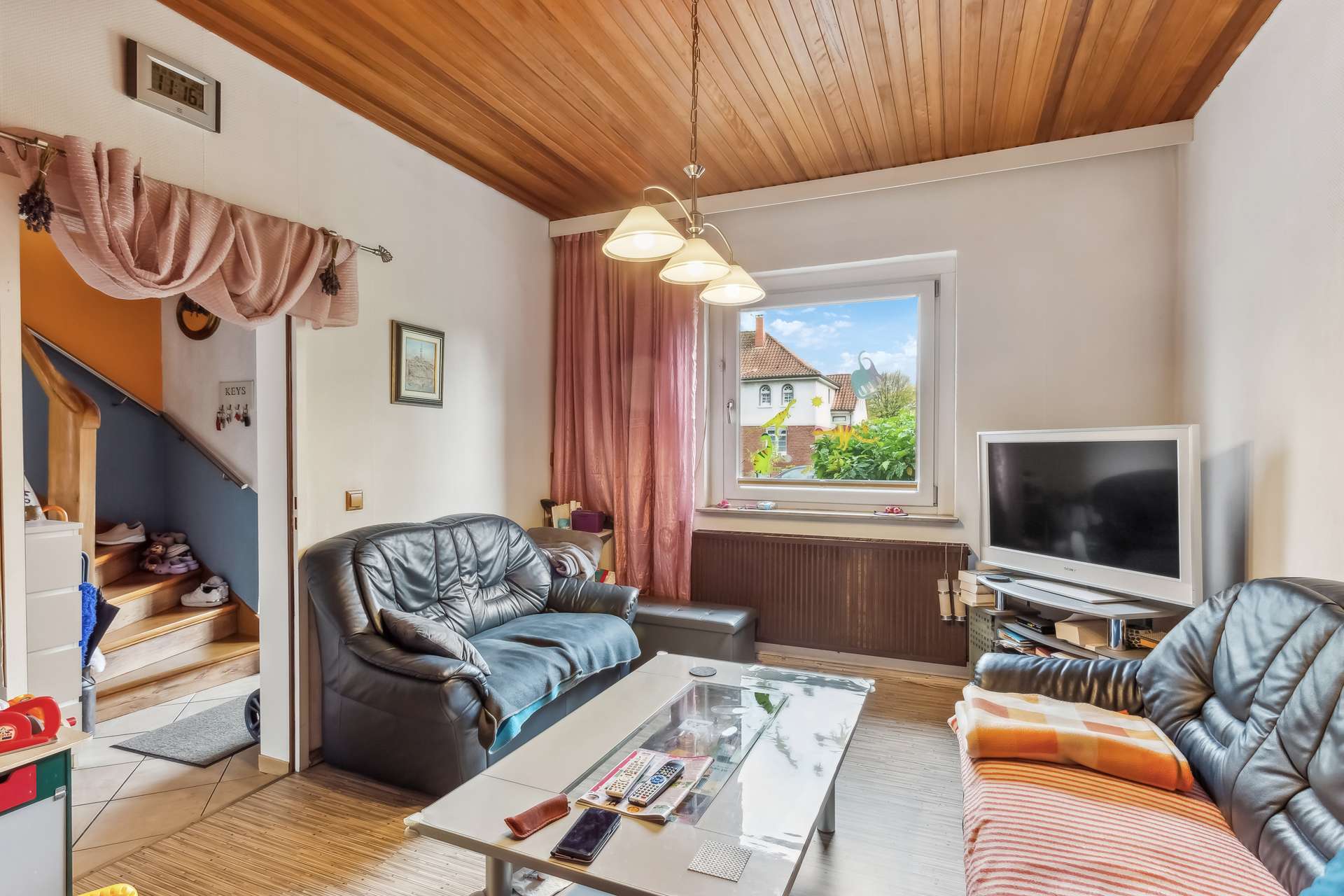 Modernisiertes Reihenmittelhaus mit Garten und zwei Garagen – auf städtischem Erbpachtgrundstück in Recklinghausen – Ansicht 4