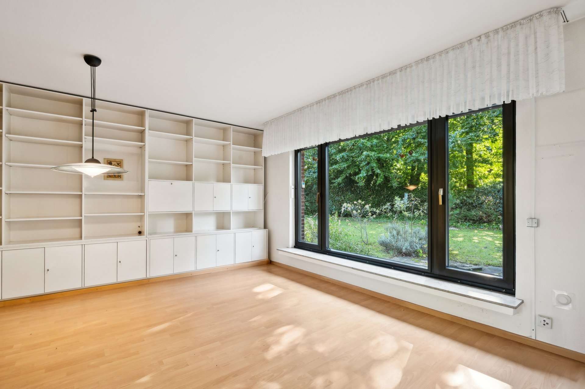 Einfamilienhaus auf großem Grundstück mit viel Potential in Grevenbroich – Ansicht 4