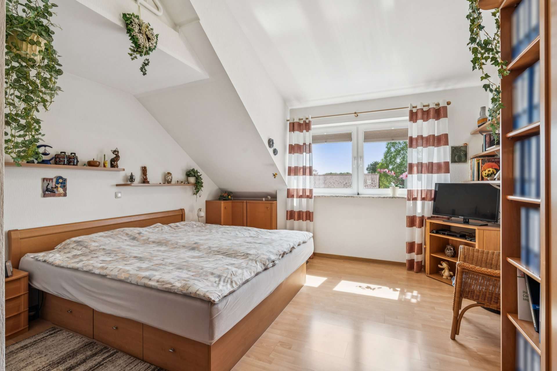 Wohnkomfort mit Hauscharakter – elegante Maisonette mit Gartenanteil und Garage in Bottrop – Ansicht 2