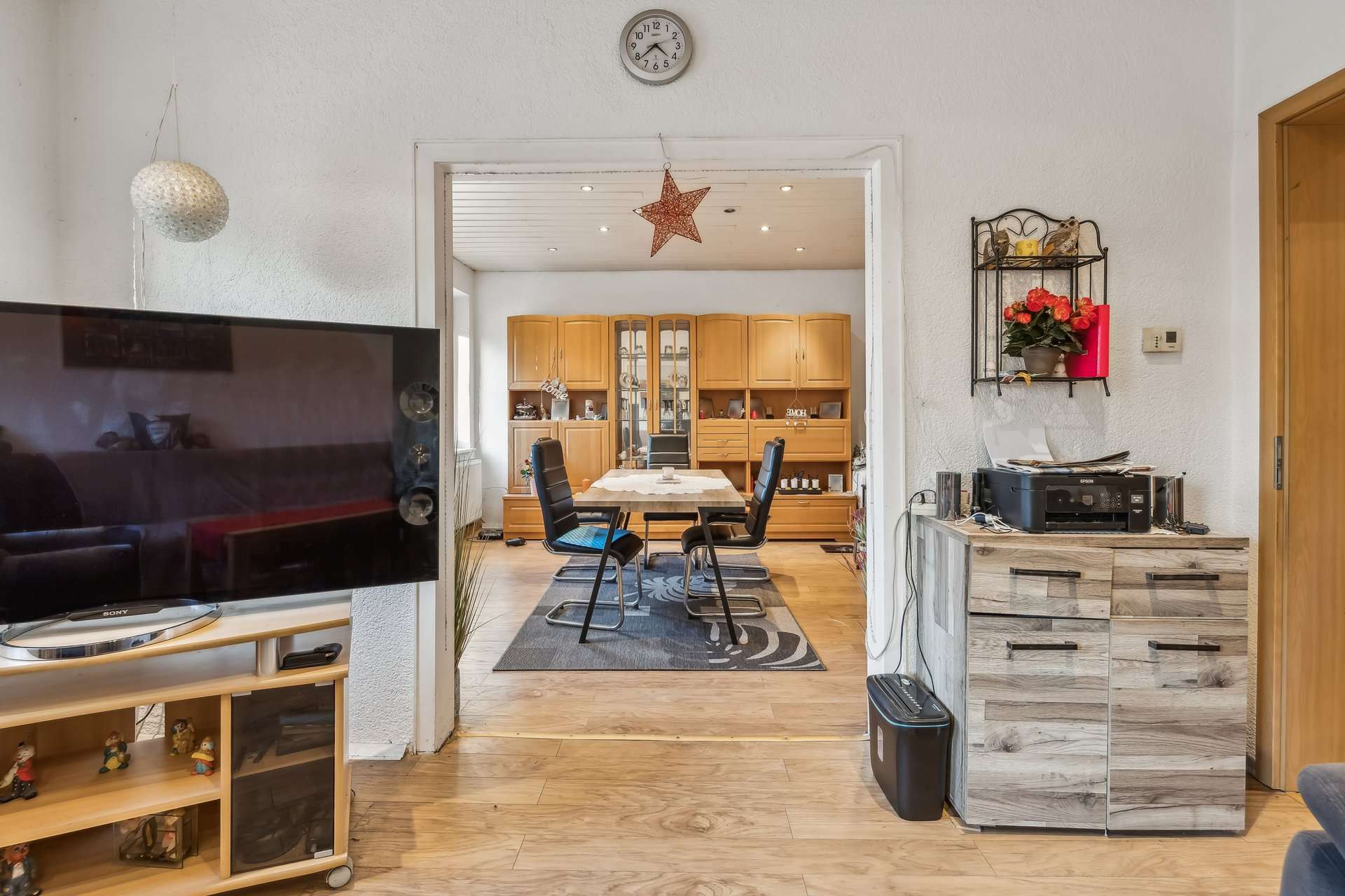 Viel Platz zum Leben – 4-Zimmer-Wohnung mit Garage im ruhigen Dreifamilienhaus in Bochum – Ansicht 2