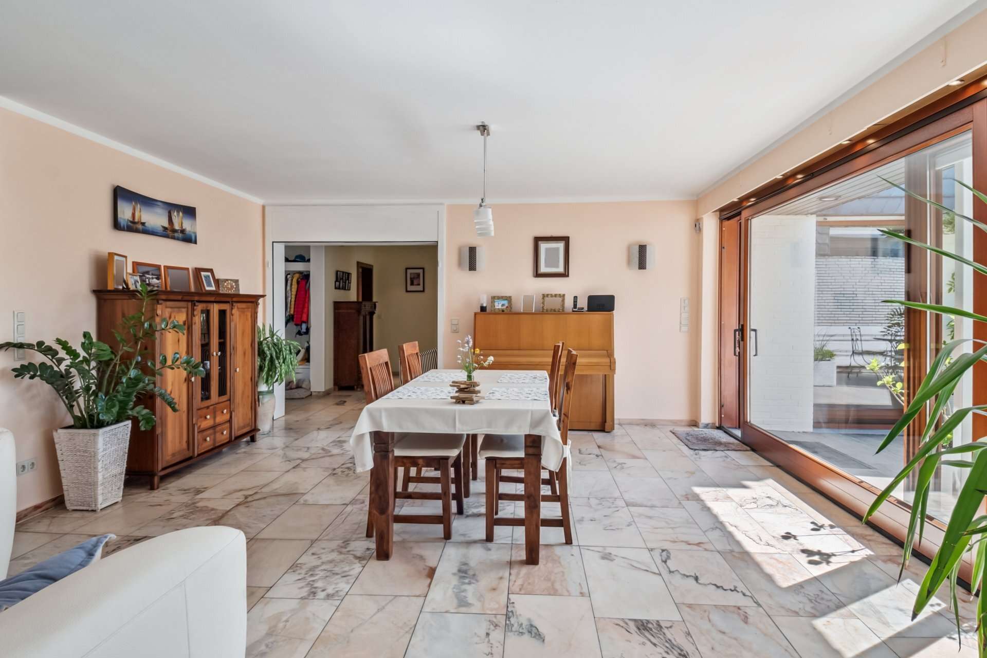 Großzügiger Bungalow am Feldrand mit über 200 m² Wohnfläche, Kamin, Garten und wertiger Ausstattung in Dorsten – Ansicht 5