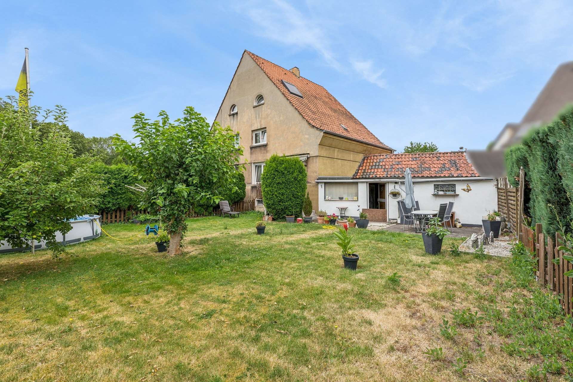 Charmante Doppelhaushälfte mit Garten und Potenzial zur individuellen Modernisierung