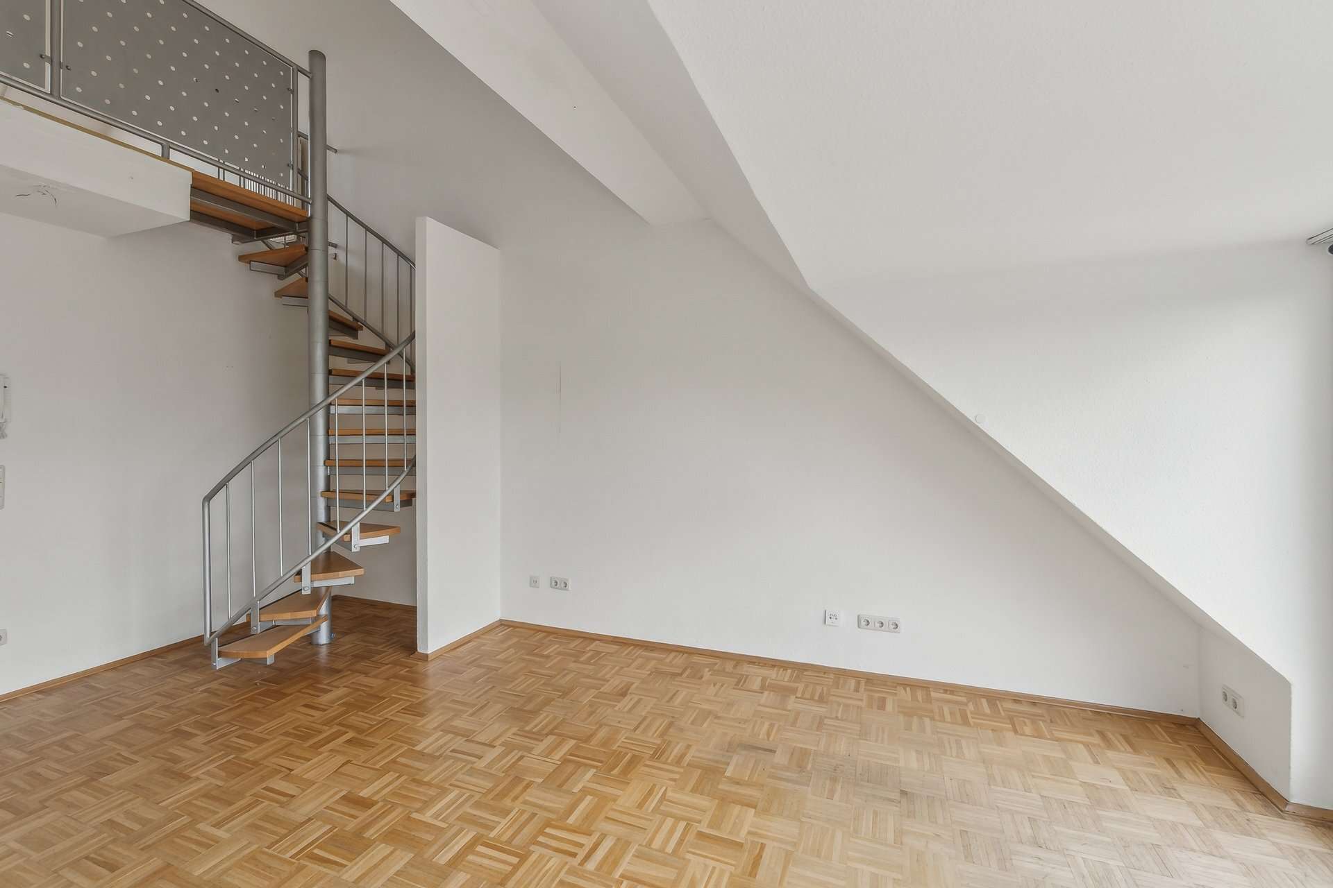 Maisonette mit Blick in den Himmel – Zwei Ebenen, Balkon und Tiefgarage in ruhiger Wohnanlage in Meerbusch – Ansicht 5