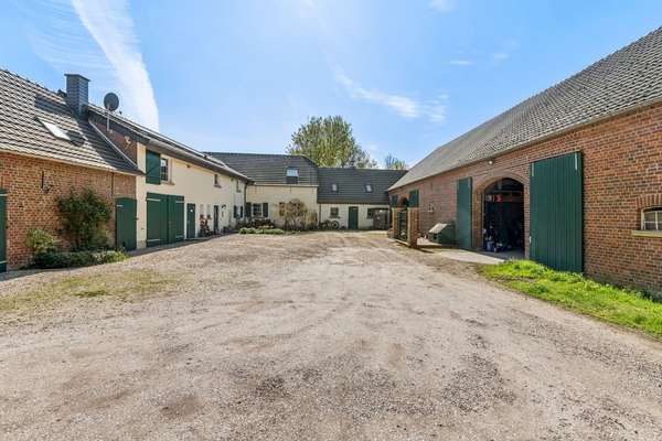 Wohn- und Gewerbeanwesen mit außergewöhnlichen Nutzungsmöglichkeiten idyllisch in Kempen/Tonisberg