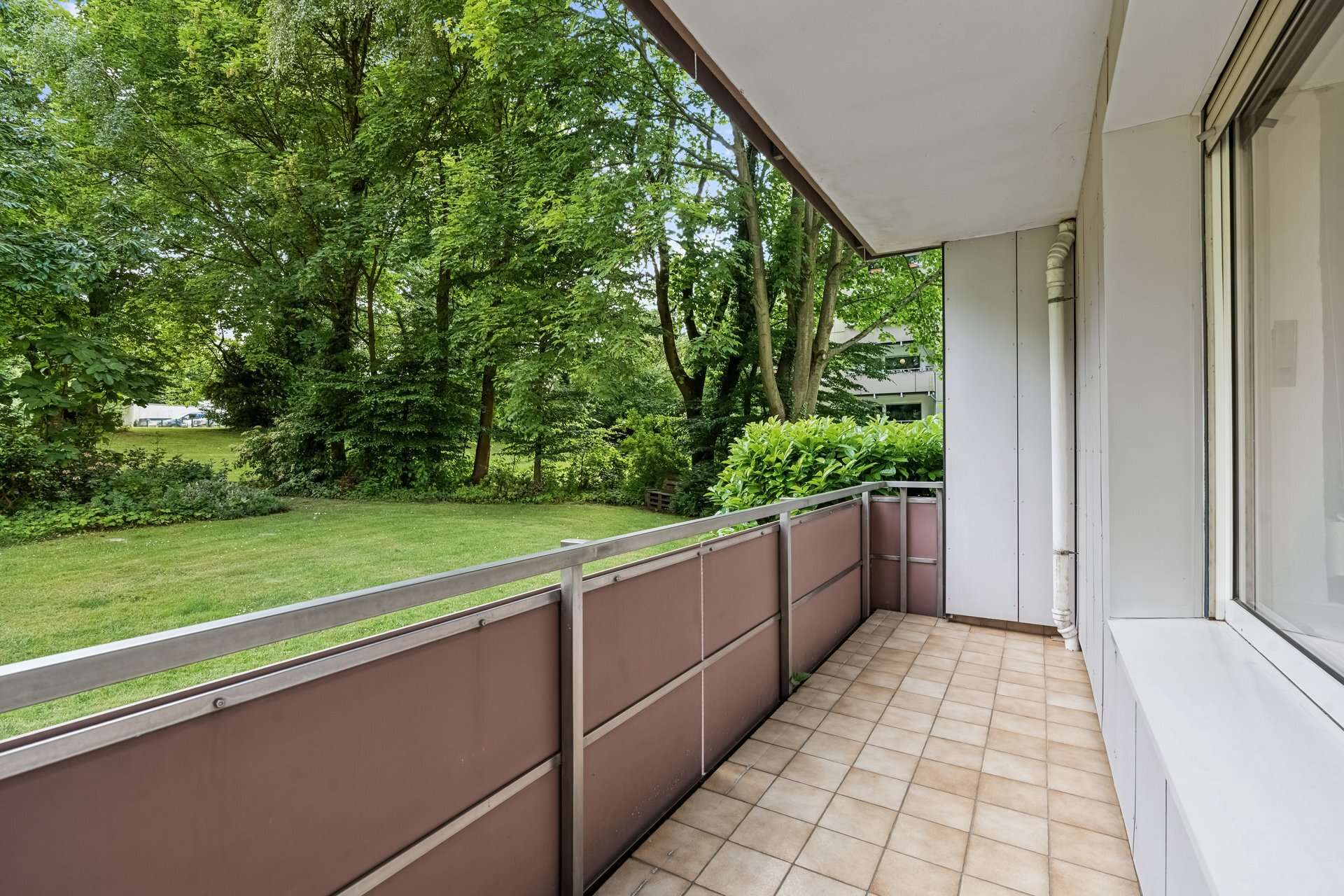 Ruhige Erdgeschosswohnung mit Rampe, Gartenblick und großem Balkon in gepflegter Wohnanlage in Gladbeck – Ansicht 4
