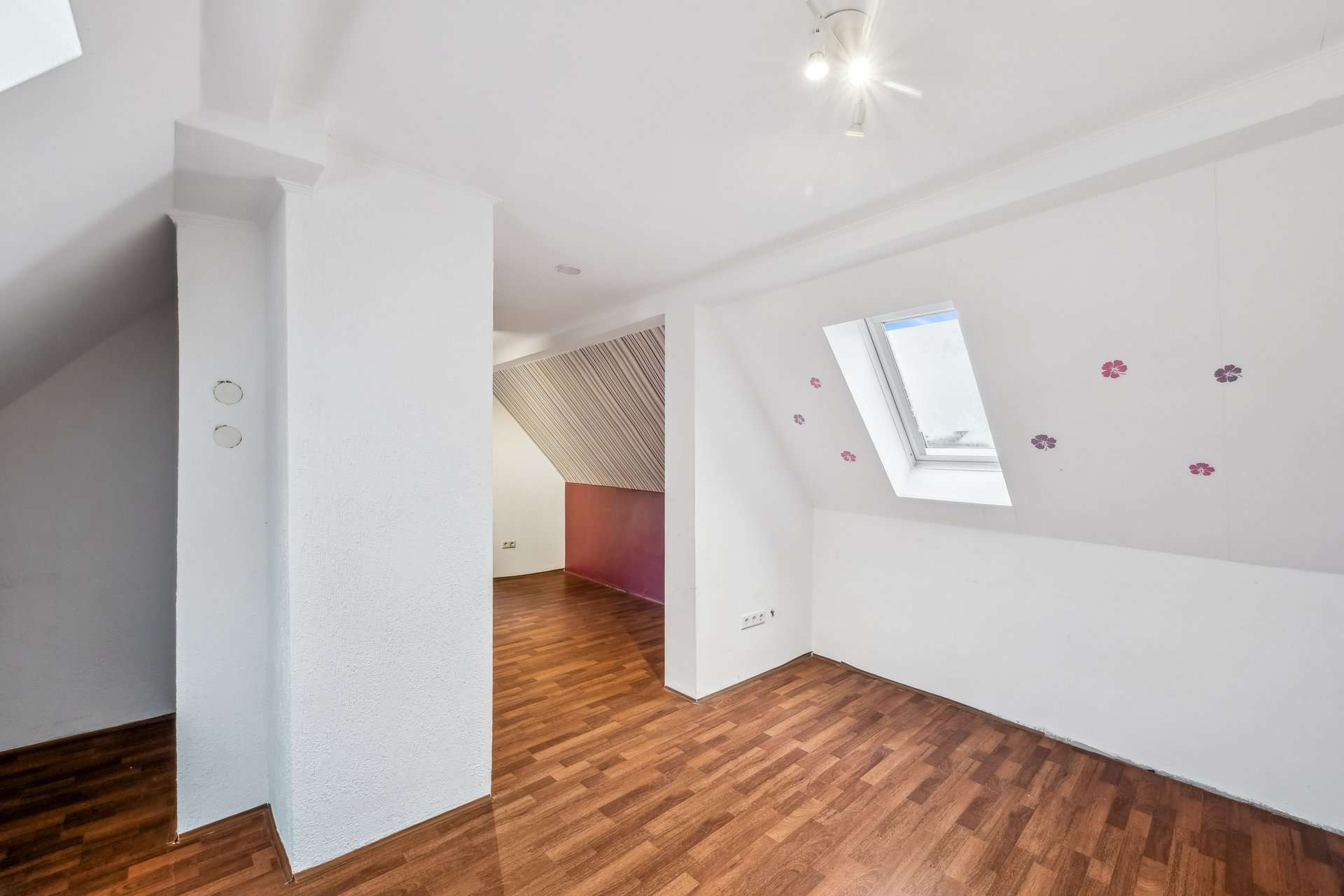 Umfassend saniertes Haus für kleine Familien mit Fußbodenheizung und flexibel nutzbarem Dachgeschoss in Herdecke – Ansicht 16