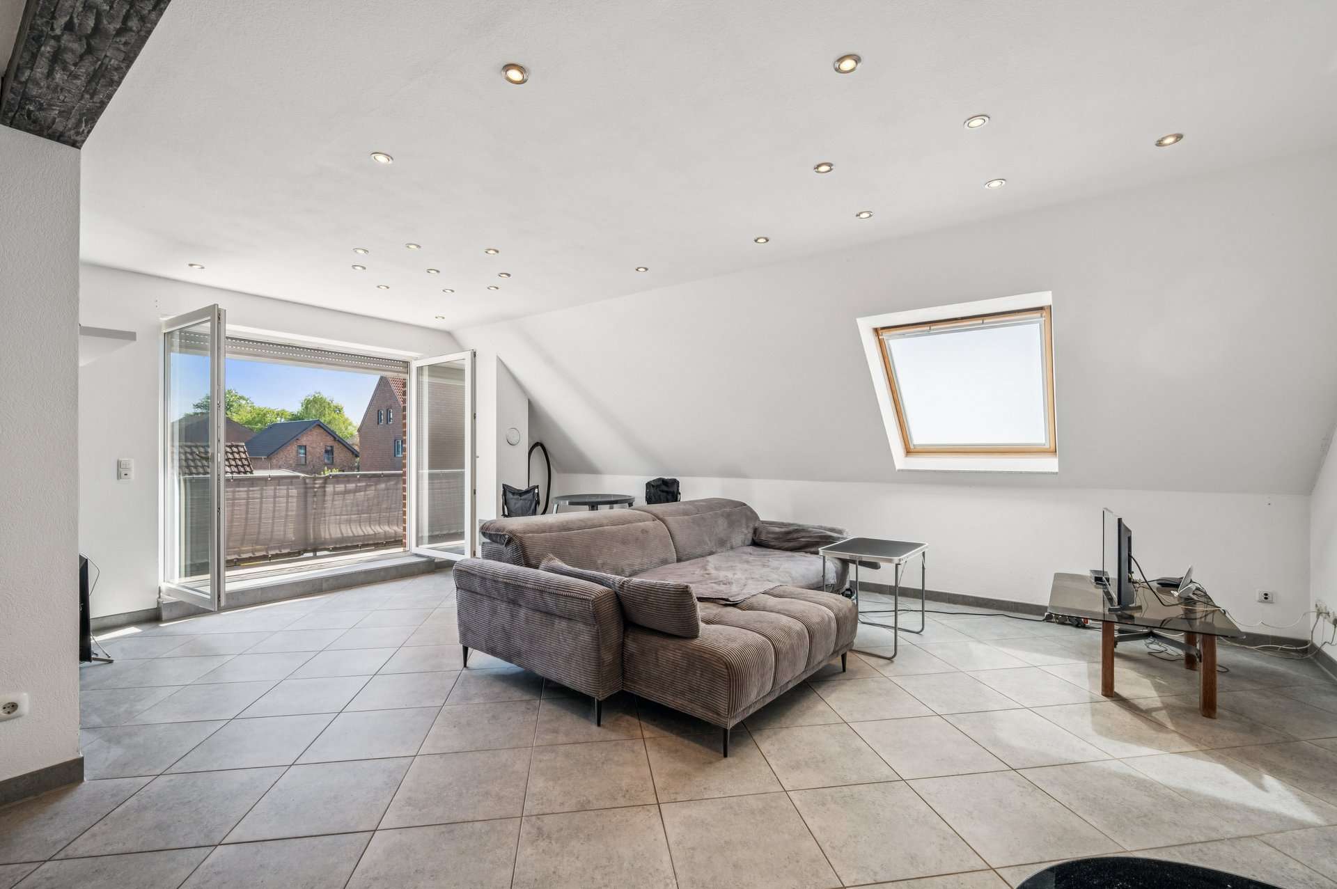 Wohnen wie im eigenen Haus: helle Maisonette mit eigenem Eingang & Balkon in Brüggen-Bracht