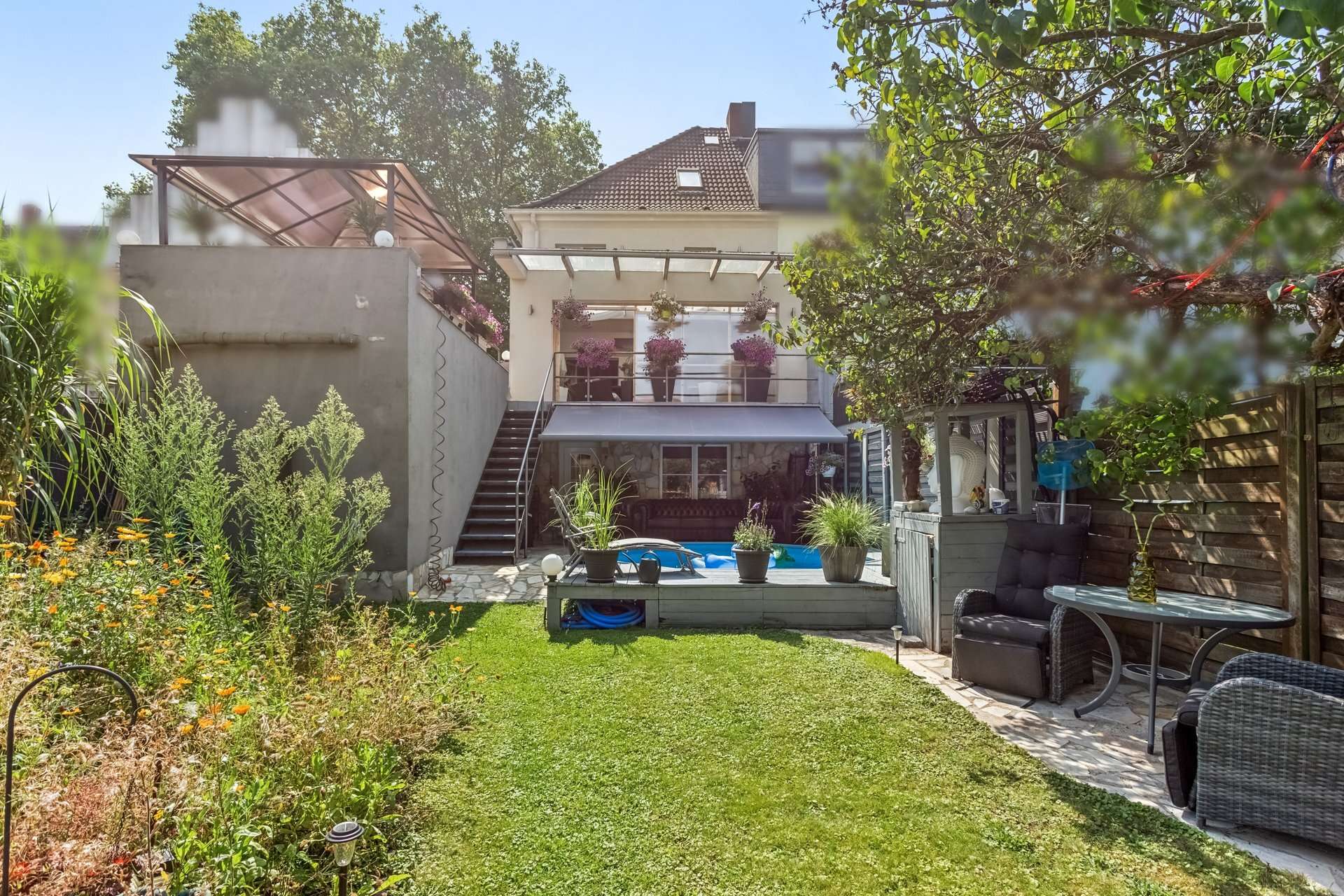 Mehr Raum als gedacht: Reiheneckhaus mit offenem Wohnen, Wintergarten, Garten und Pool in Bochum – Ansicht 34