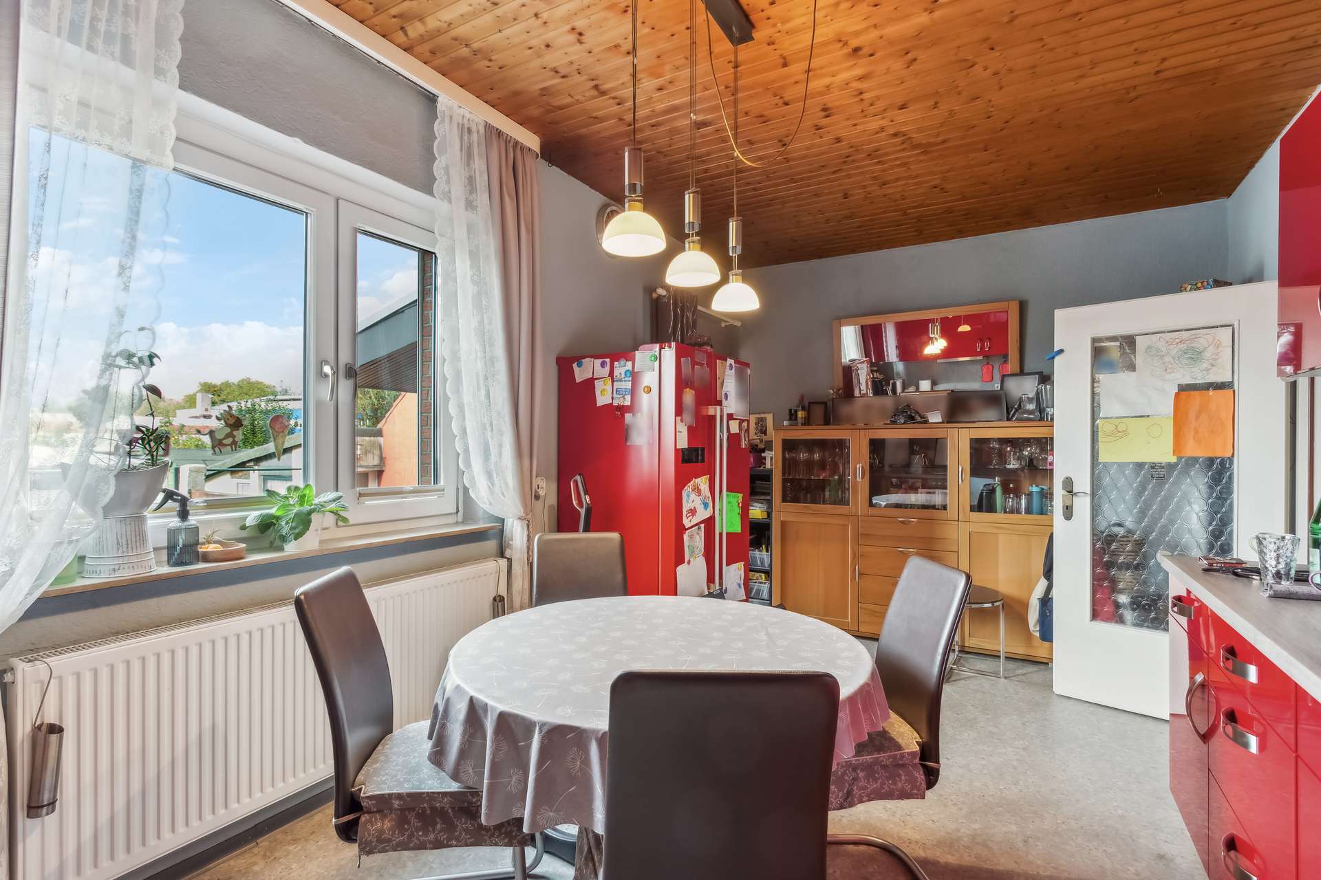 Modernisiertes Reihenmittelhaus mit Garten und zwei Garagen – auf städtischem Erbpachtgrundstück in Recklinghausen – Ansicht 6