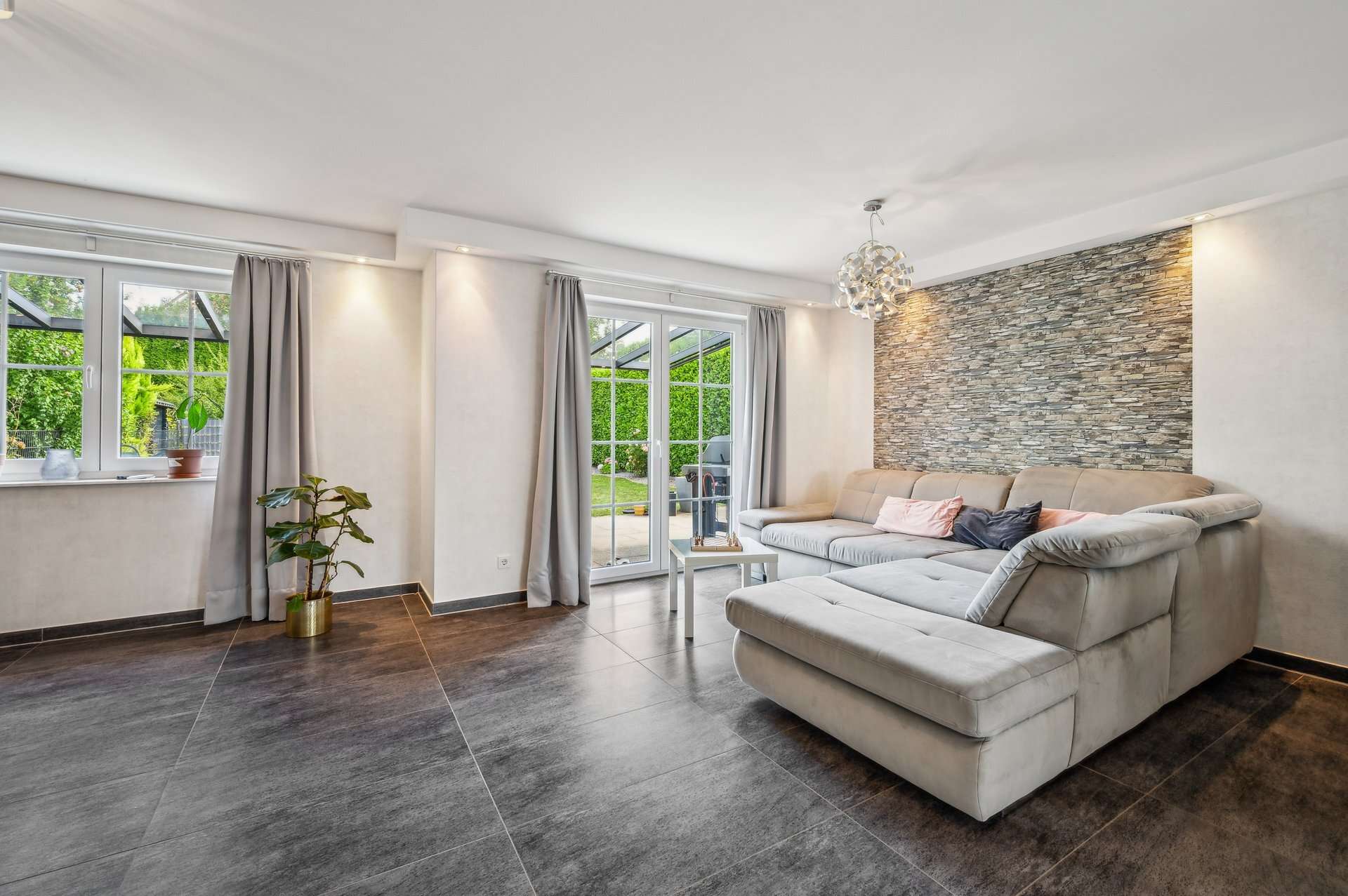 Geborgen Leben in Jüchen – Stilvolle DHH + Garten + Studio + Wellness in Jüchen – Ansicht 5