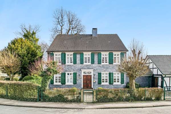 Historisches Anwesen mit Fachwerk, Bachlauf, parkähnlichem Grundstück und vielseitigen Möglichkeiten