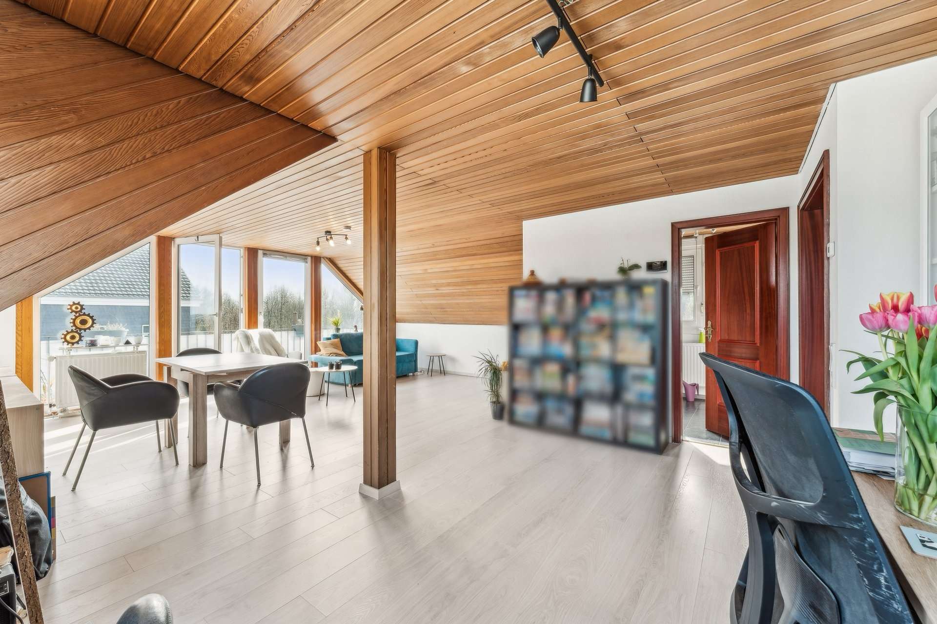 Lichtdurchflutete Dachgeschosswohnung mit sonnigem Balkon & Stellplatz in Wuppertal – Ansicht 2