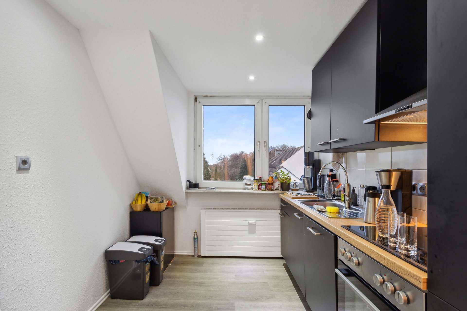 Attraktive Dachgeschosswohnung: Modernisiert, vermietet und mit Garage in guter Lage in Castrop-Rauxel – Ansicht 4