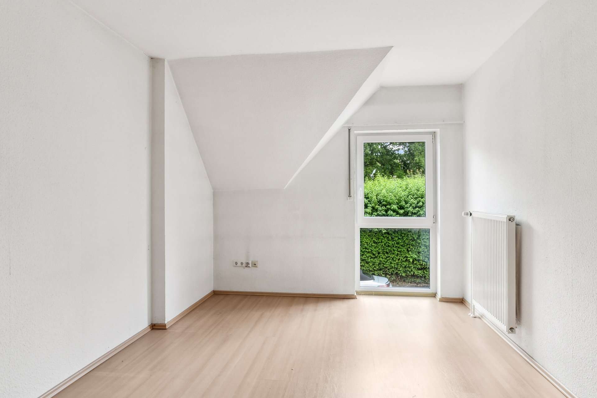 Reihenmittelhaus mit ca. 133 m² Wohnfläche, drei Ebenen, Keller und ausgebautem Spitzboden in Holzwickede – Ansicht 18