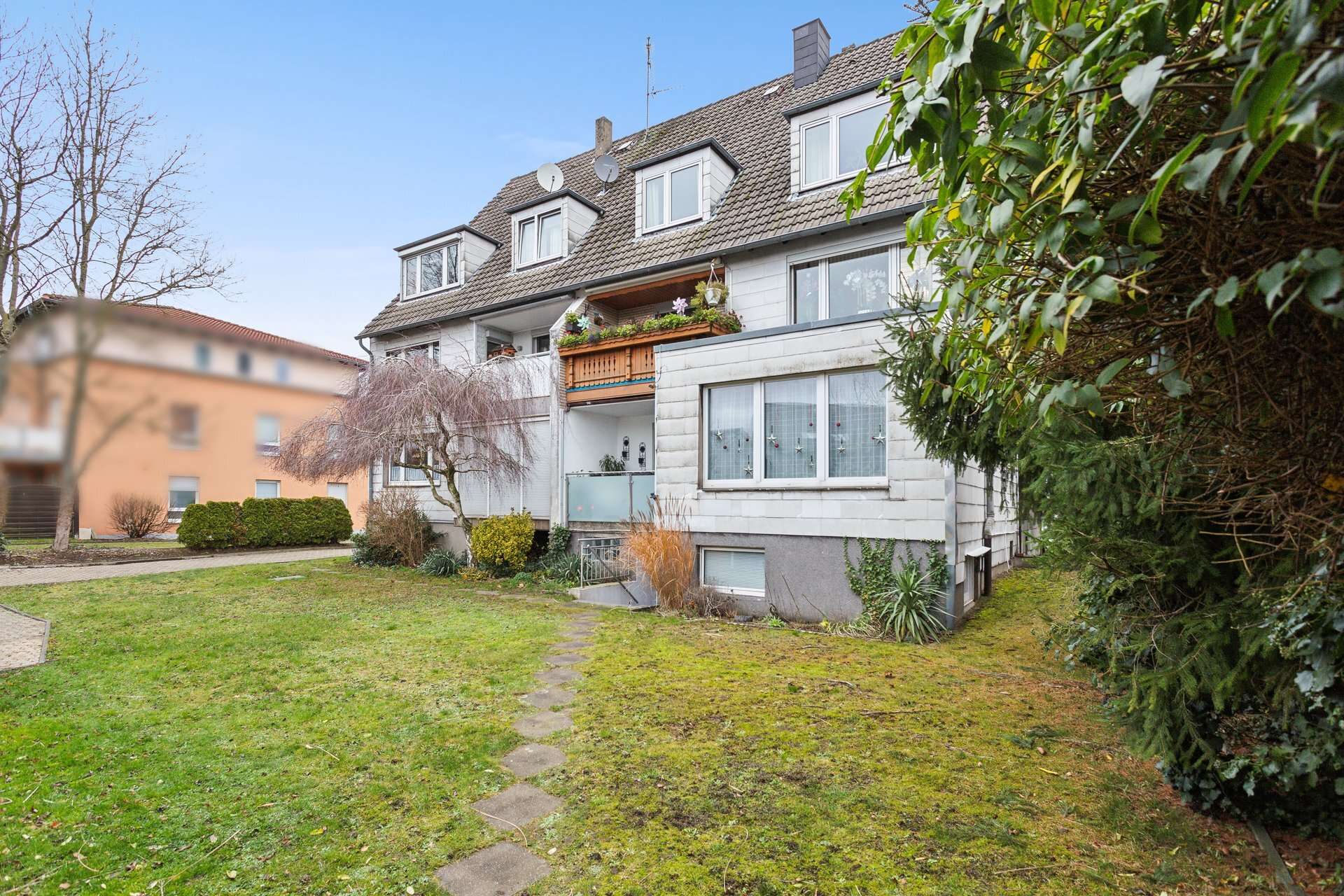 Attraktive Dachgeschosswohnung: Modernisiert, vermietet und mit Garage in guter Lage in Castrop-Rauxel – Ansicht 9