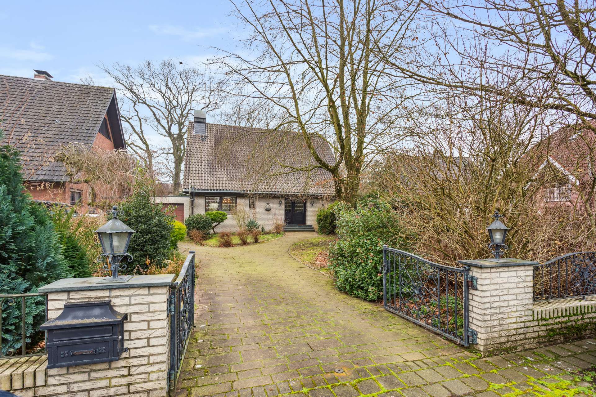 Einzigartiges Einfamilienhaus mit Kamin und separatem Bürotrakt – ideal für Wohnen und Arbeiten in Dorsten – Ansicht 2