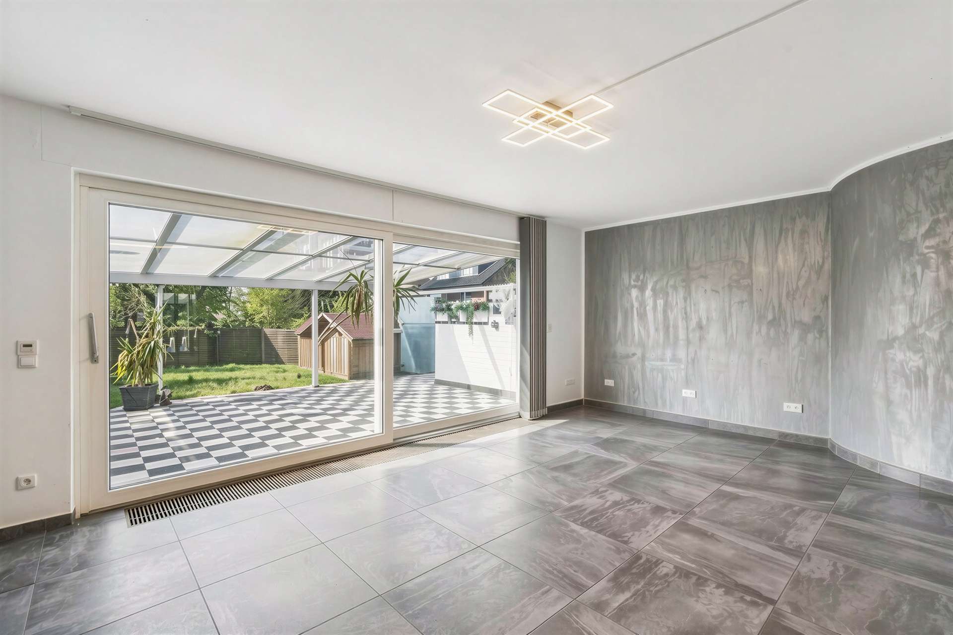 Wohnen mit Freiraum – modernisierter Bungalow mit vielseitig nutzbarem Souterrain