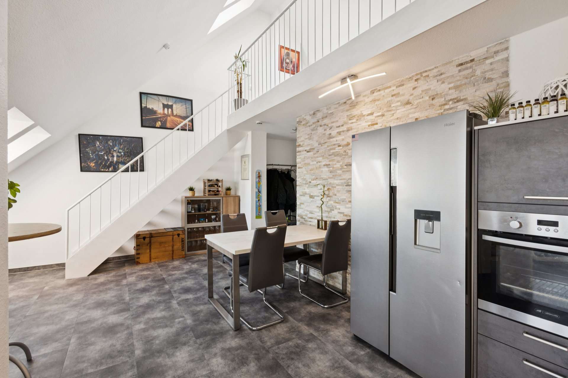 Helles Wohngefühl auf zwei Ebenen – Maisonette mit hochwertiger Küche und Tiefgaragenstellplatz in Viersen – Ansicht 5