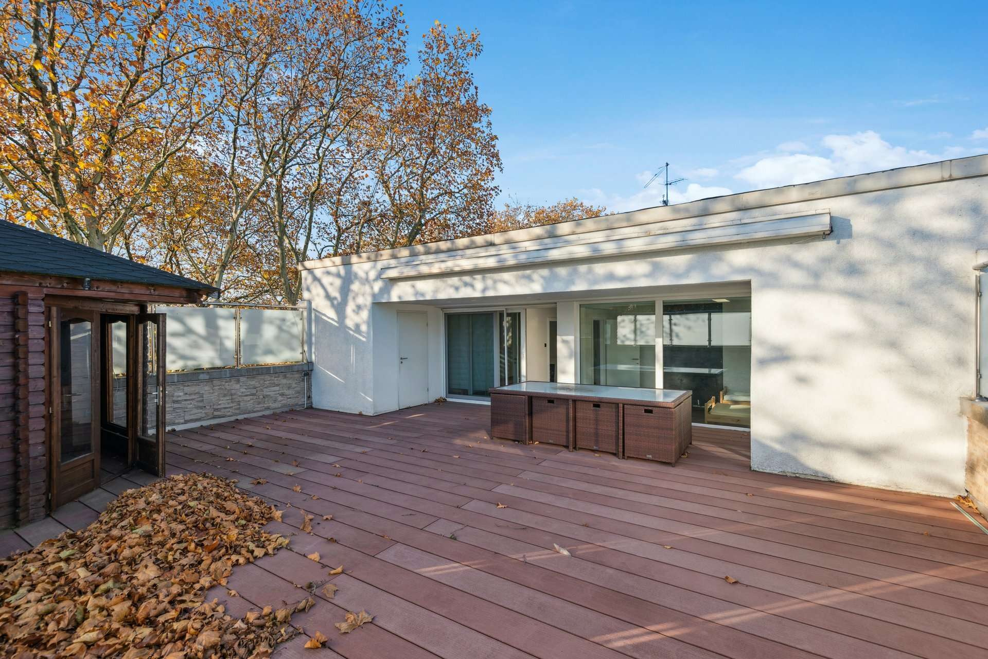 Tolles Penthouse mit großer Dachterrasse, eigenem Schwimmbad im Keller und Sauna