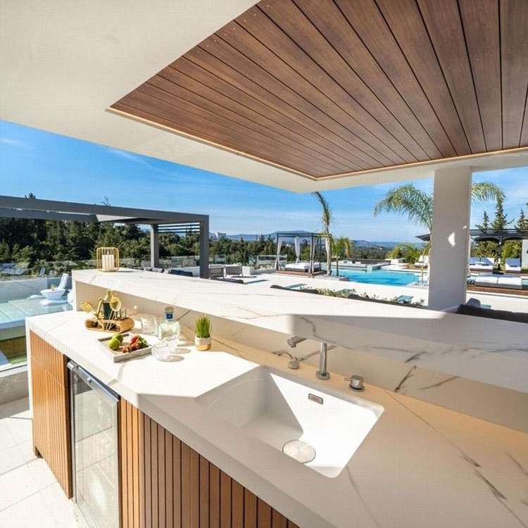 outdoor kitchen