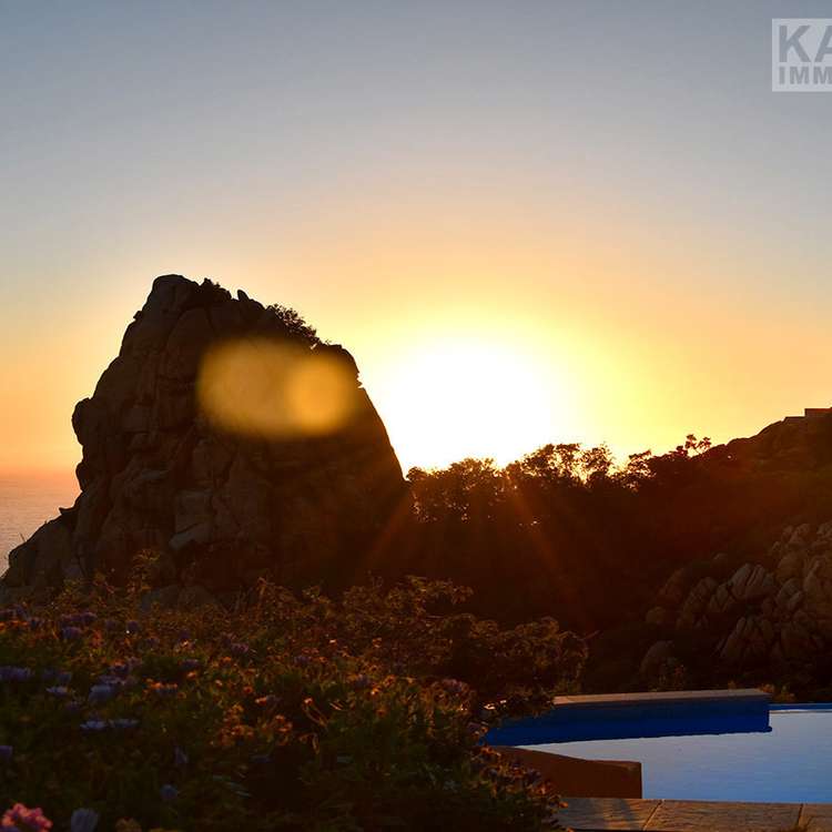 Pool bei Sonnenuntergang