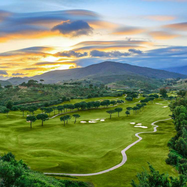 Golfplatz bei Sonnenuntergang