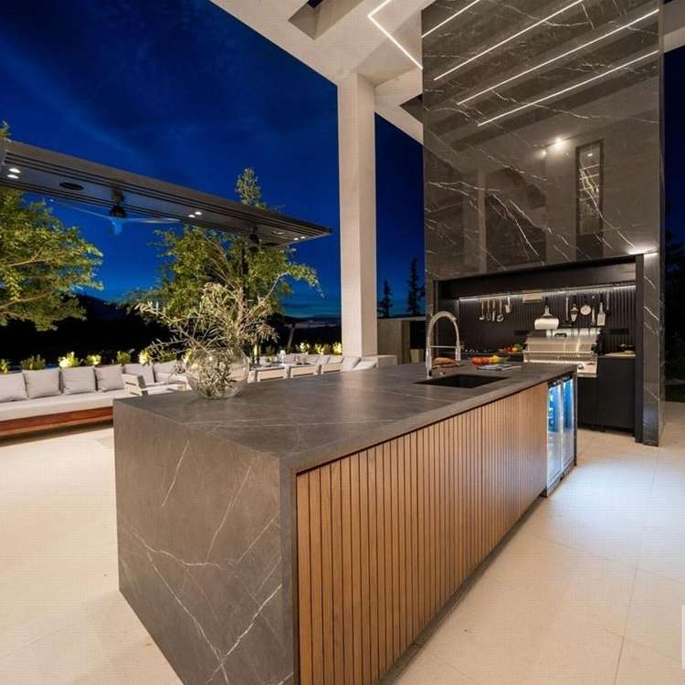 outdoor kitchen