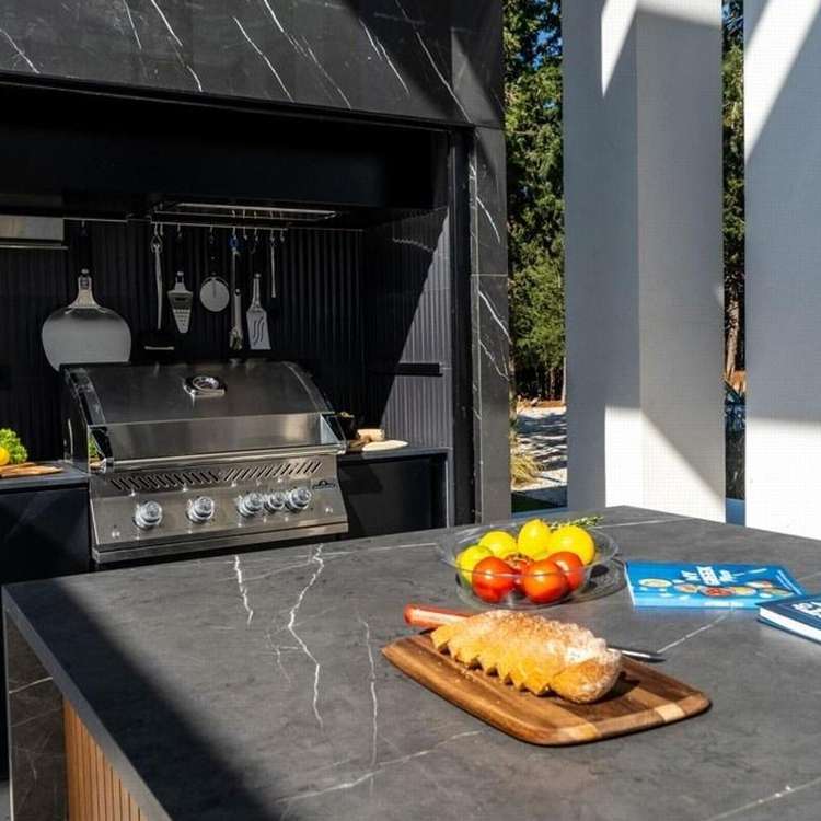 outdoor kitchen