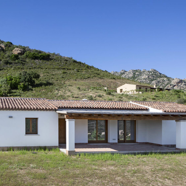 Schöne neuwertige Villa mit Bergpanorama in | Kaste Immobilien