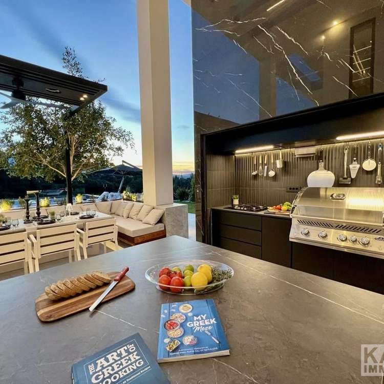 outdoor kitchen