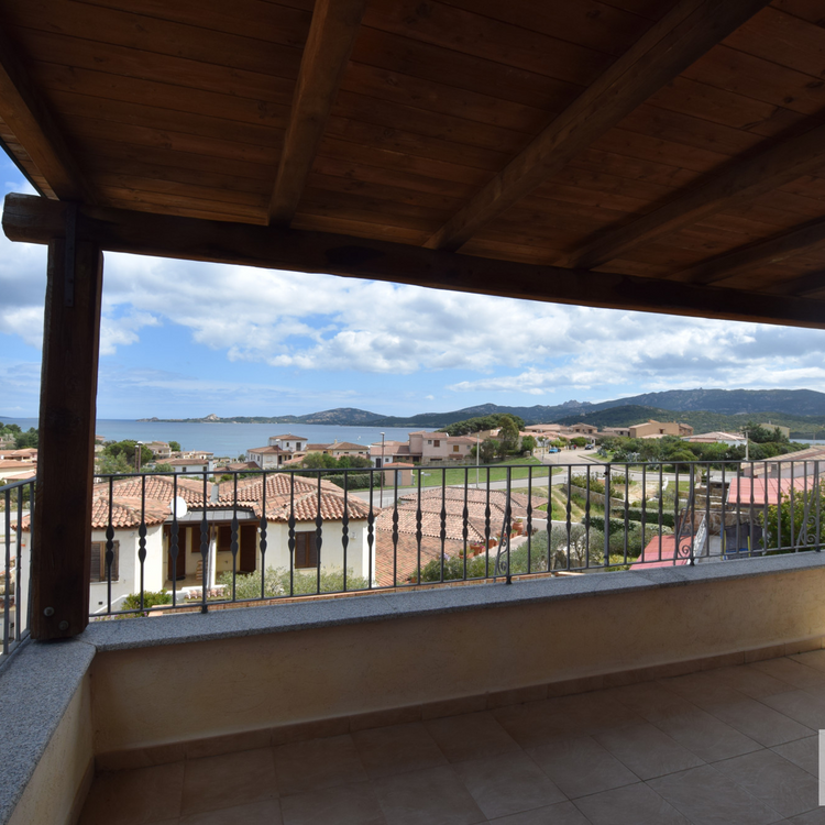 Möbliertes Apartment mit überdachter Terrasse und | Kaste Immobilien