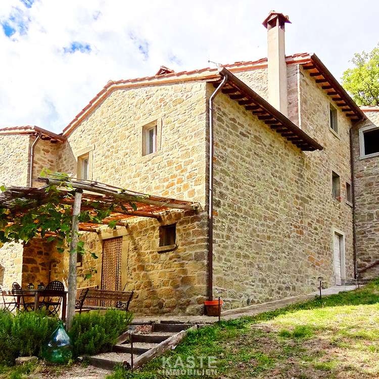 Modernes Farmhaus mit 4 Apartments, Wald und | Kaste Immobilien