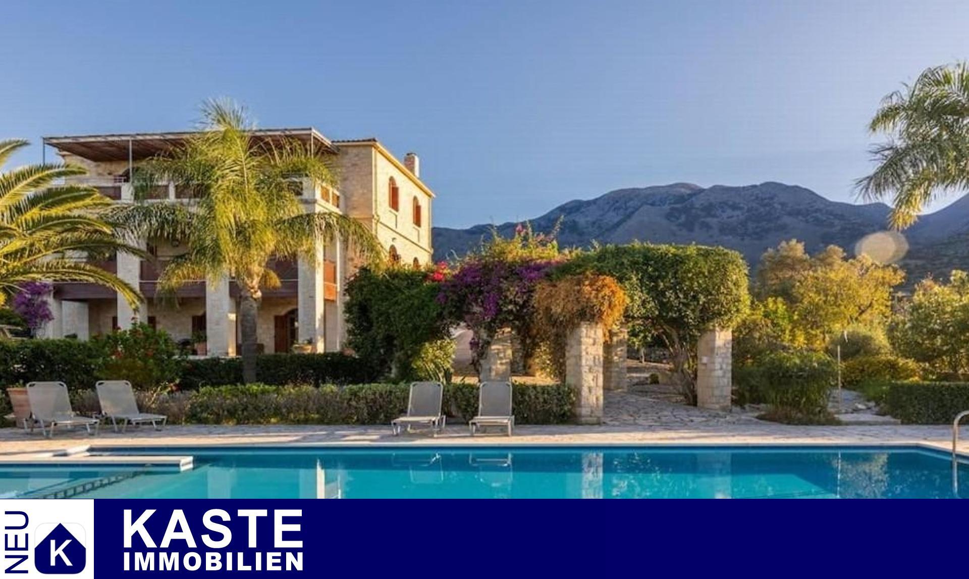 Luxuriöse Steinvilla mit Pool, herrlichem Meer- und | Kaste Immobilien