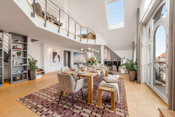 QQI: Penthouse mit Dachterrasse im Lehel – außergewöhnliche Wohnung über zwei Ebenen