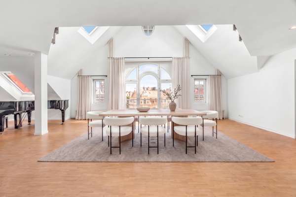 QQI: Penthouse mit Dachterrasse im Lehel – außergewöhnliche Wohnung über zwei Ebenen