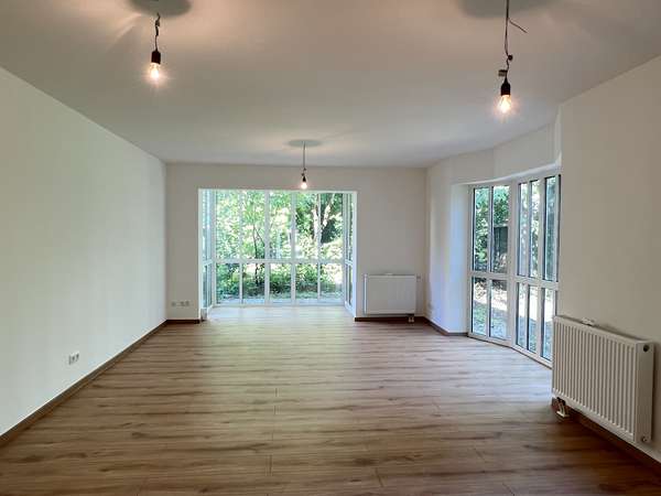 QQI: Zwei Zimmer mit Terrasse und eigenem Garten im Innenhof