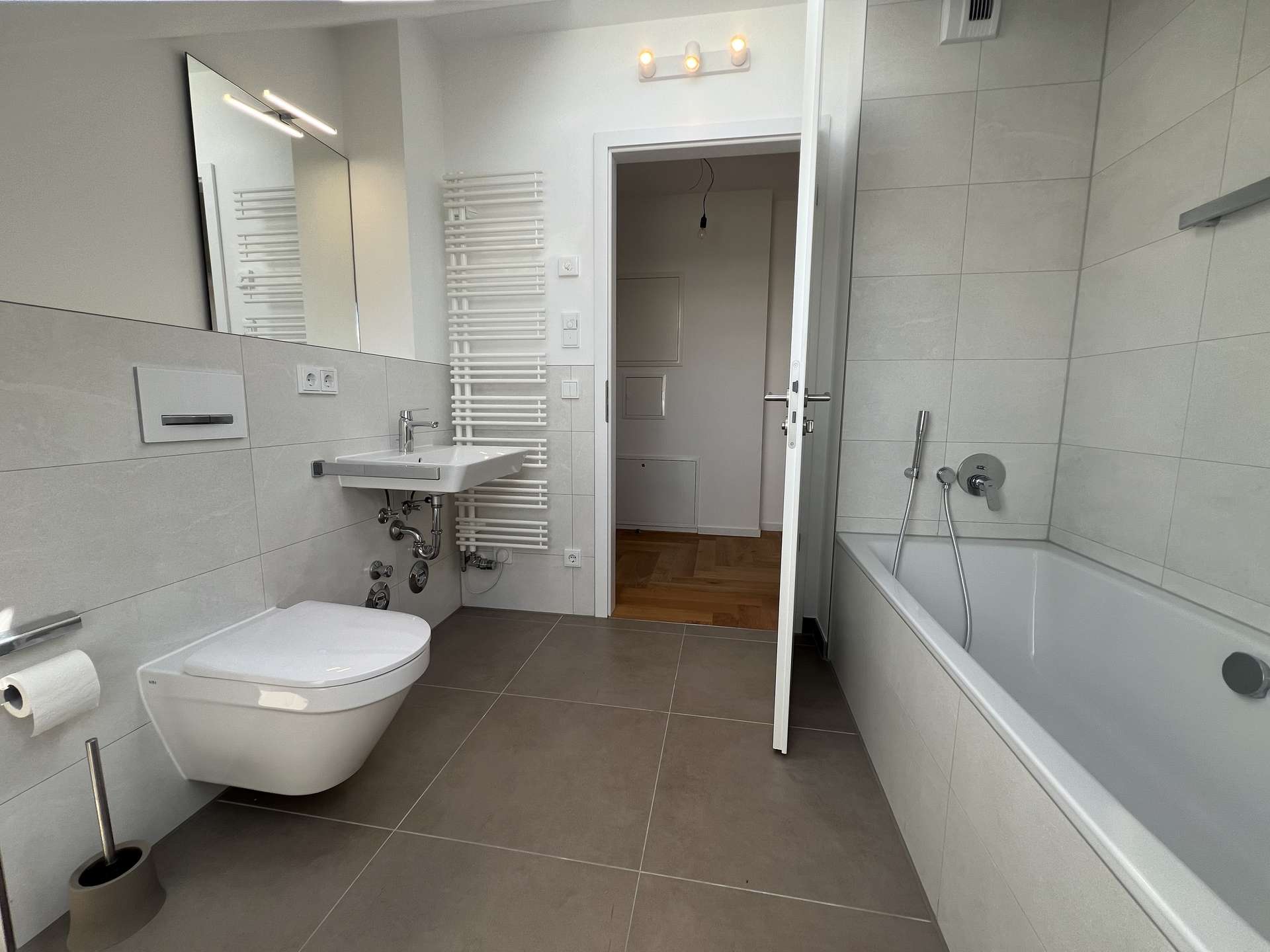 Bad mit Badewanne