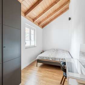 Schlafzimmer links